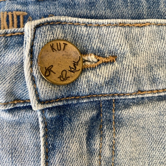 Kut from the kloth fray shorts size 2 - Picture 3 of 9